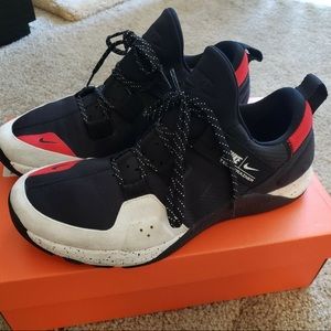 Nike shoes men tech trainer blue/red/white size 10